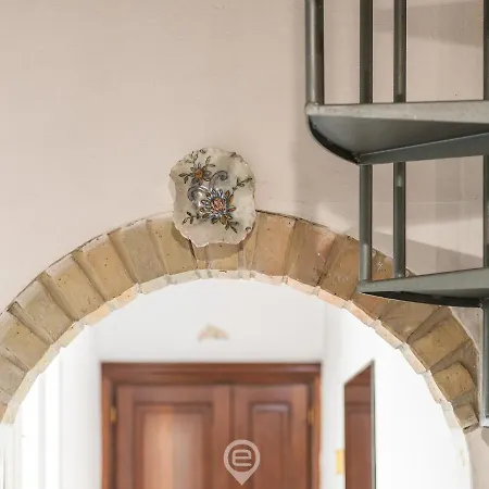 Estay - Dama Dei Fiori Apartment 칼리아리