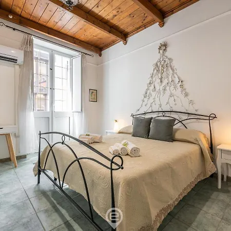 La Dama Dei Fiori Apartment *
